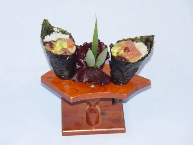 Salmon Hand Roll Temaki