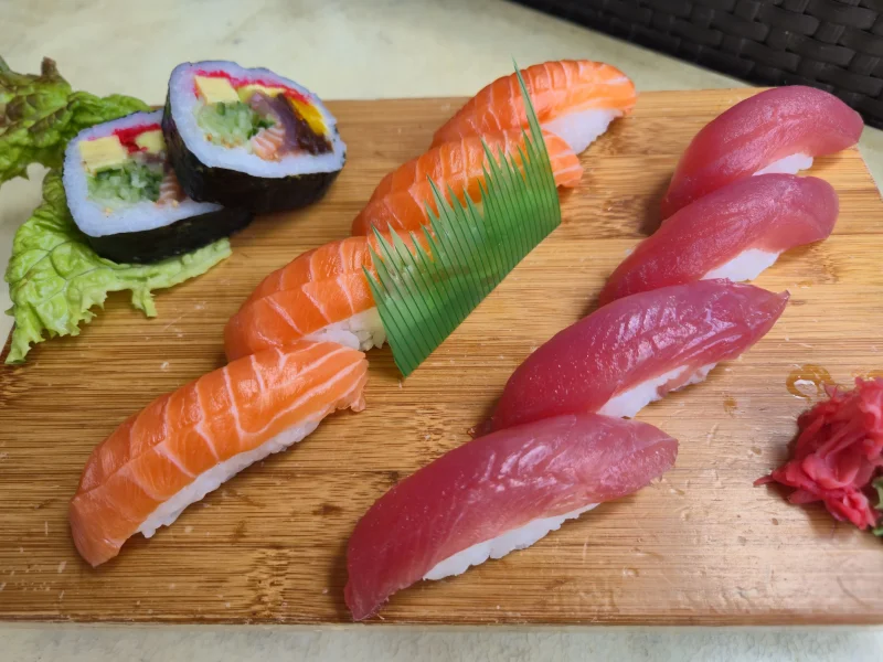 Tuna & Salmon Sushi Set