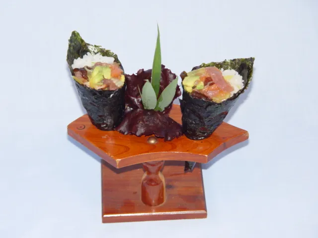 Salmon Hand Roll